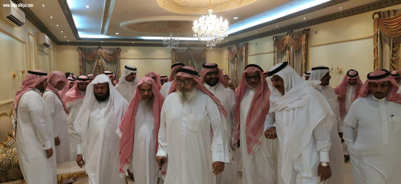 سعادة الوكيل المساعد لامارة منطقة جازان سابقا يكرم مجموعة من وجاهات المنطقة