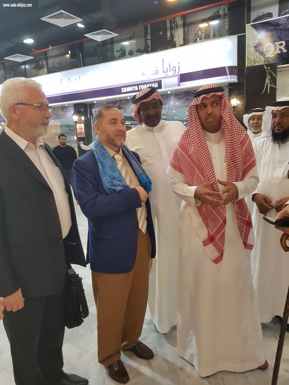 آل صبيح يفتتح المعرض التشكيلي بصمات فن ٢