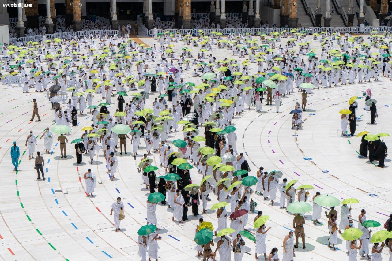 بالصور .. الشؤون الإسلامية بمكة المكرمة توزع أكثر من 11 ألف مظلة شمية اليوم الجمعة ضمن مبادرة 