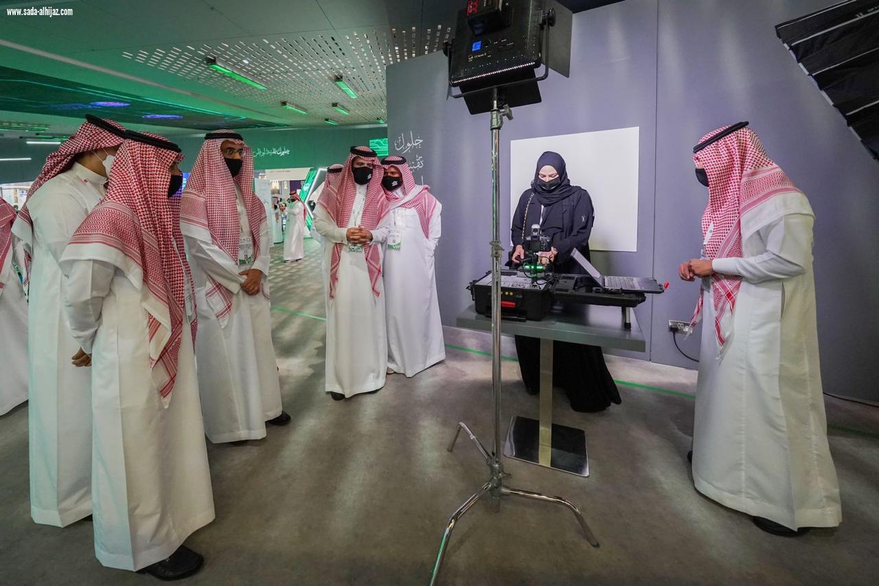سمو مساعد وزير الداخلية لشؤون التقنية يزور جناح الوزارة المشارك في جيتيكس للتقنية