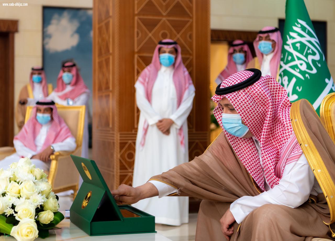 سمو أمير الباحة يرعى انطلاق أول تكتُل يهدف الى جعل الباحة خالية من “العسل المغشوش”  بمشاركة هيئة الغذاء والزراعة والامانة وجمعية النحالين والتجارة والشرطة