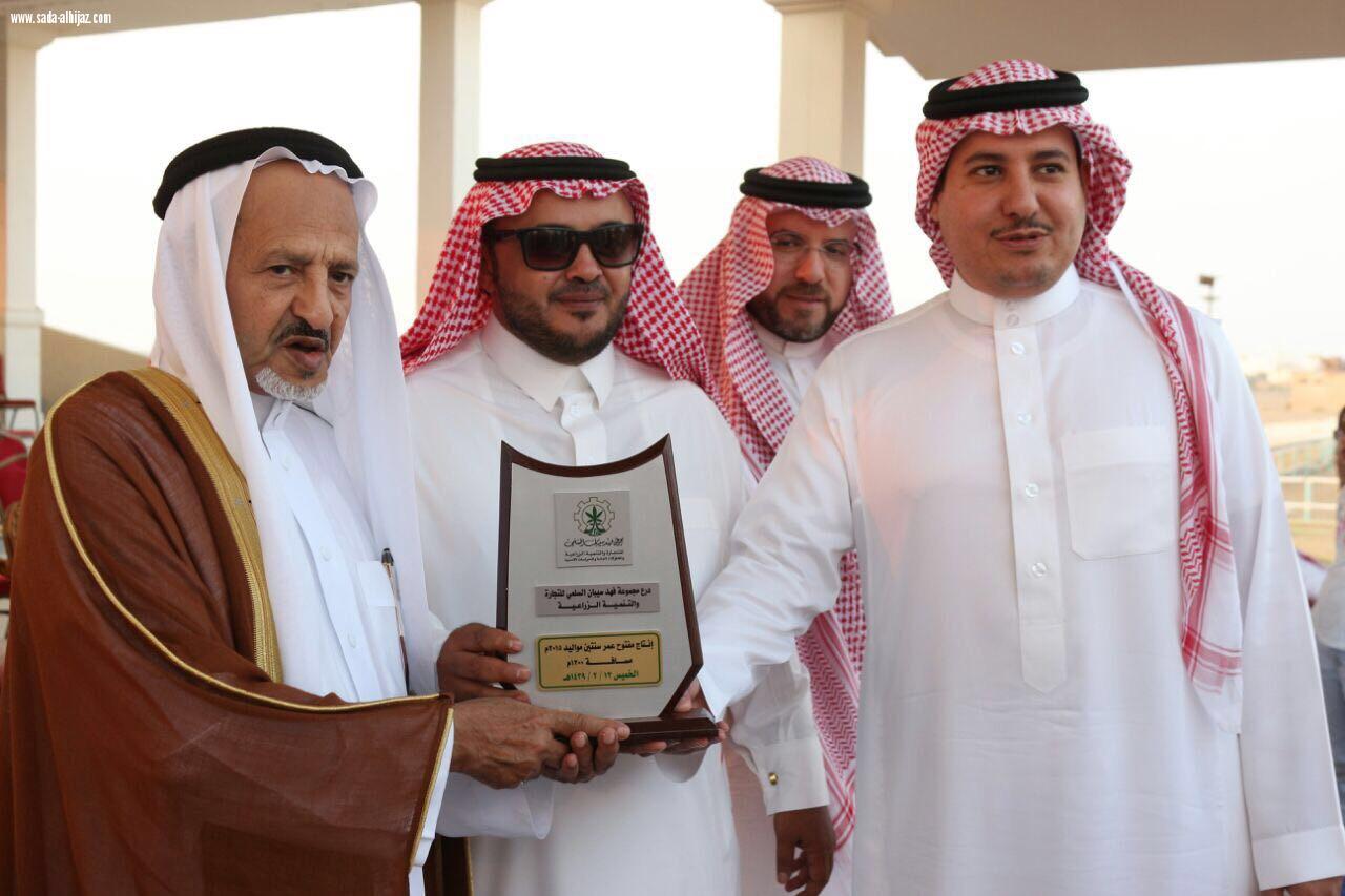 الراشي يهدي