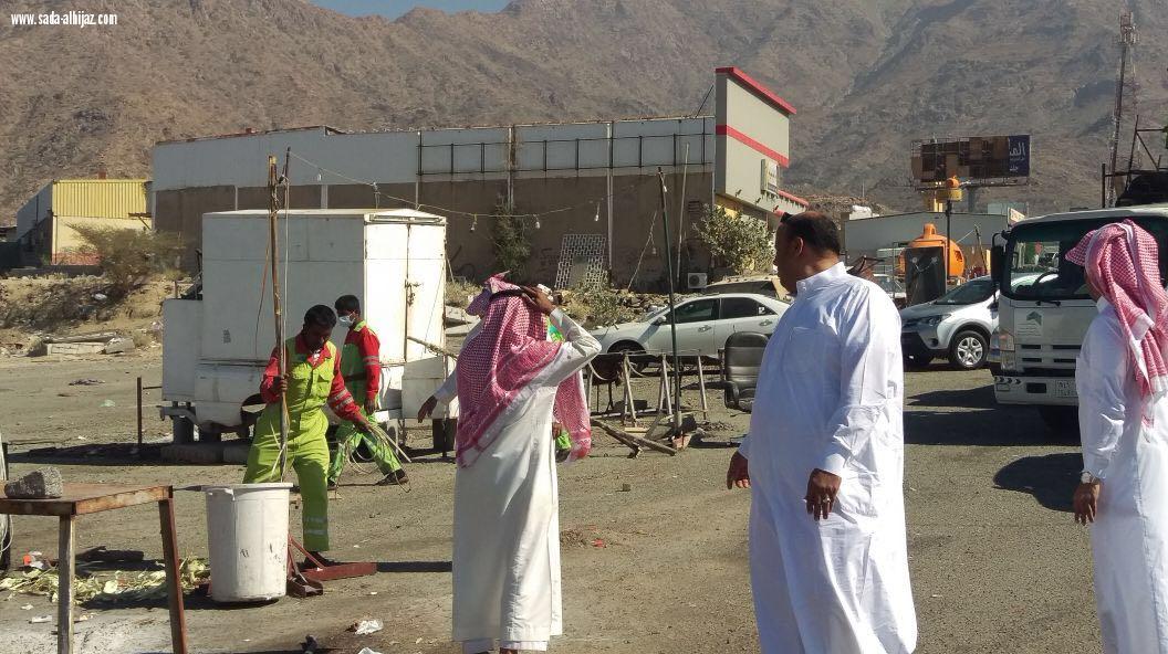 بلدية العزيزية تزيل مباسط شاي الجمر في وادي نعمان