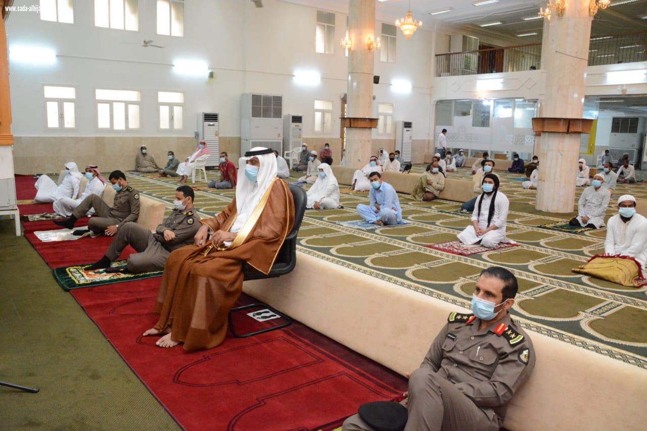 رفع التهنئة للقيادة بمناسبة شفاء خادم الحرمين الشريفين وخروجه من المستشفى وسط إجراءات احتزازية.. محافظ صامطة يؤدي صلاة عيد الأضحى بجامع العليا