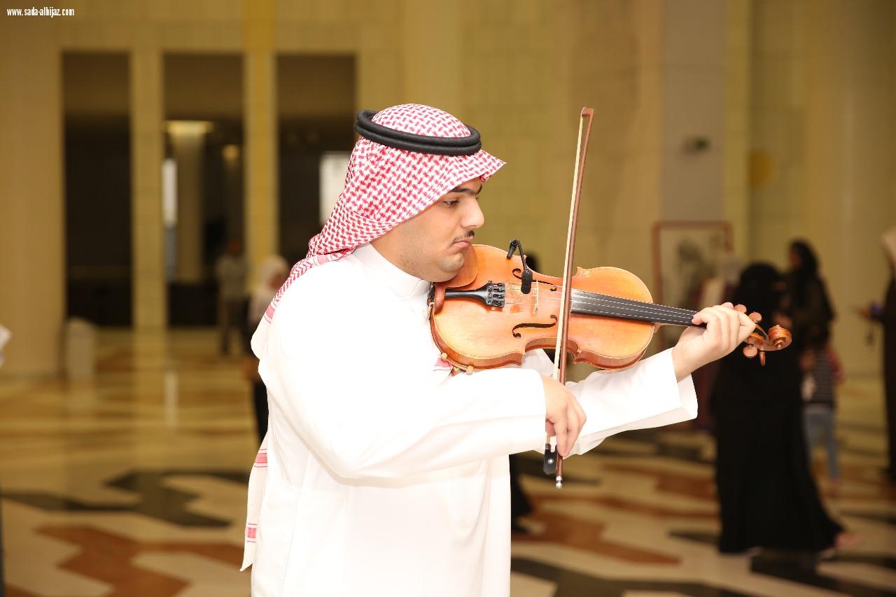 خمسةعشرفنانة مشاركة في معرض اندماج الحضارات الرابع بالتعاون مع جمعية الثقافة والفنون (بالرياض)