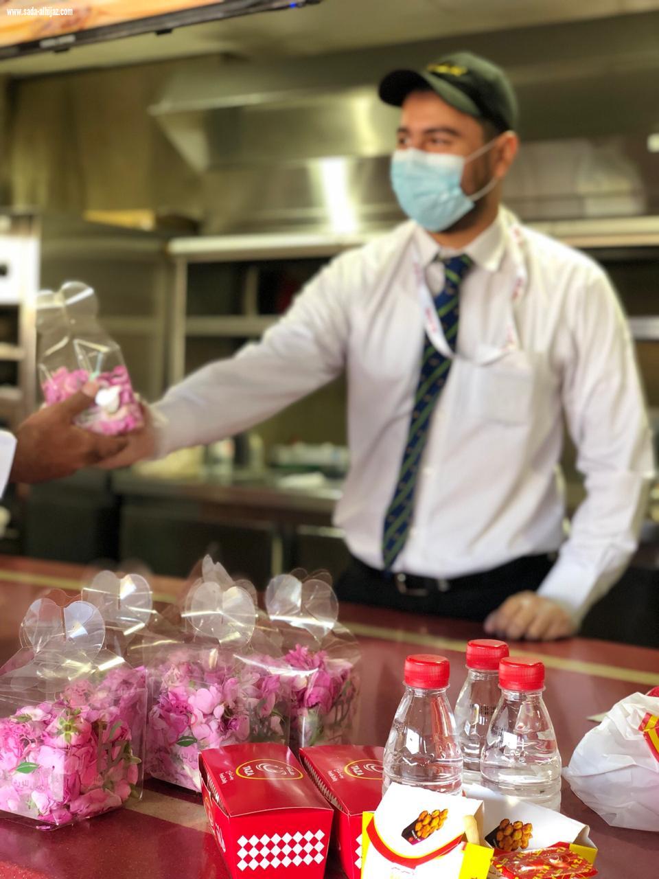 جمعية اليقظة النسائية الخيرية بالطائف تختتم أعمالها للعشر الأولى وبعثت برسالة شكر للشركاء الداعمين