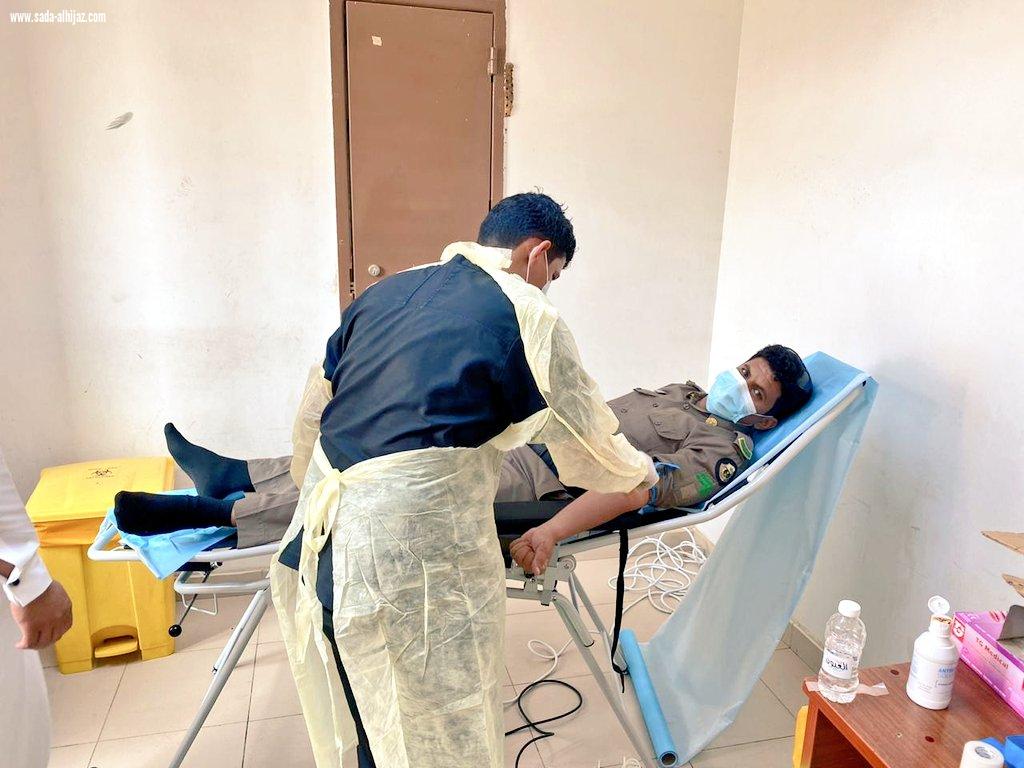 بالتعاون مع مختبر مستشفى المحافظة شرطة صامطة تنظم حملة تبرع بالدم لمنسوبيها