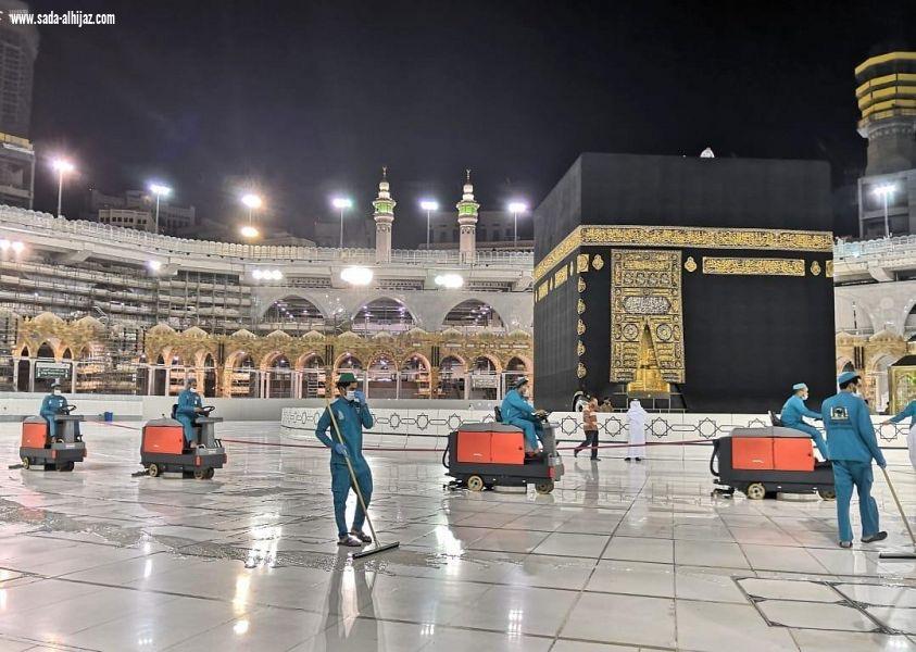 بعد أداء الحجاج طواف الإفاضة.. تعقيم وتطهير المسجد الحرام