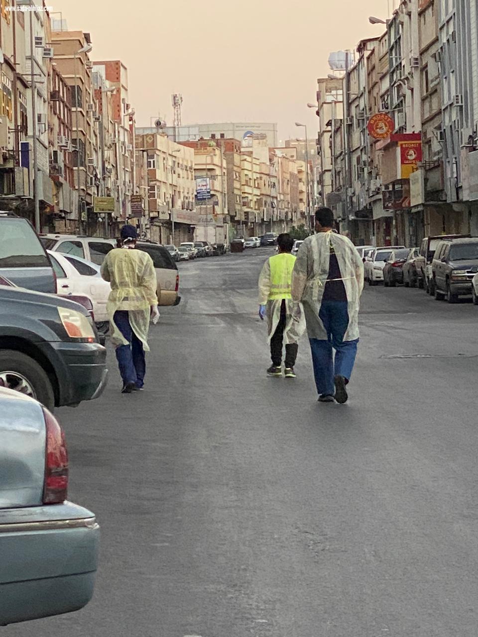 بين أروقة المقيمين وداخل أماكن تواجدهم تنفذ وزارة الصحة فحص بصري ميداني