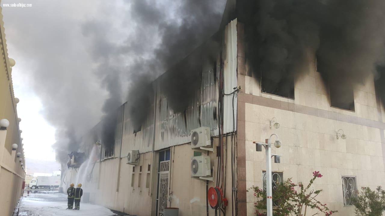 فرق الدفاع المدني بمنطقة المدينة المنورة تسيطر على حادث حريق في مصنع اسفنج بالمنطقة الصناعية الجديدة