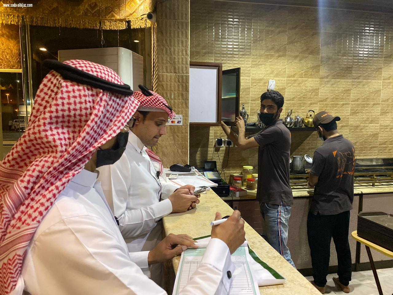 رئيس بلدية بحر أبو سكينة يشارك الفرق الرقابية في الجولات الميدانية 