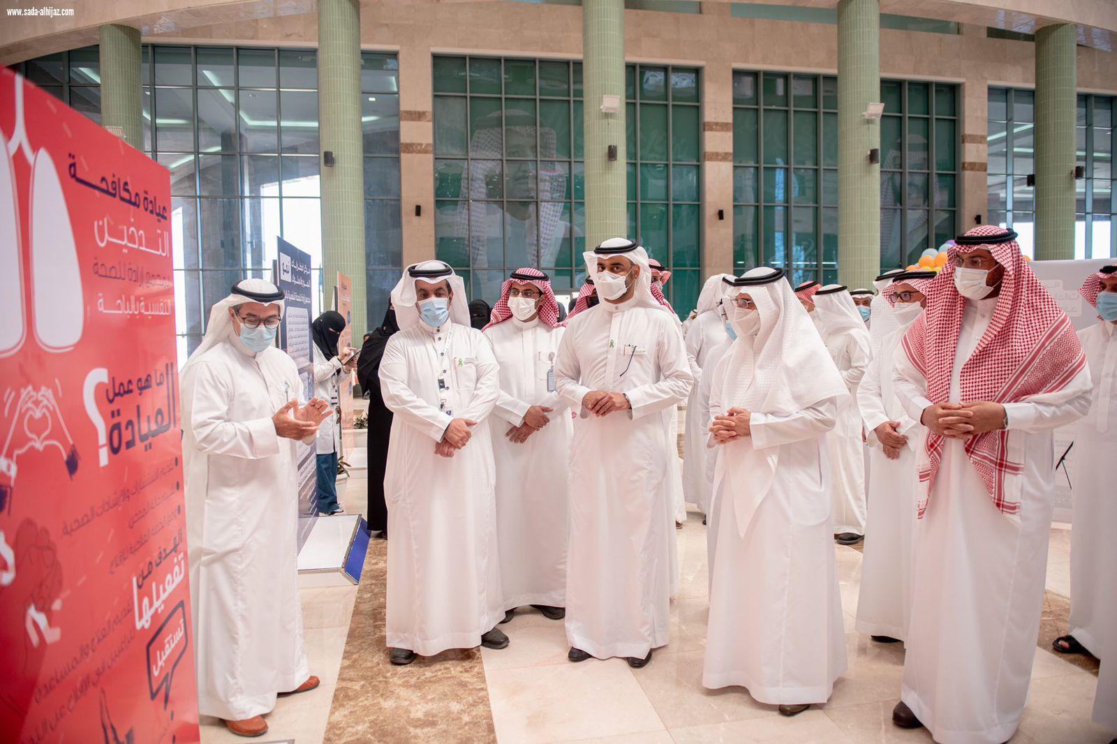 معالي رئيس جامعة الباحة يفتتح معرض اليوم العالمي للصحة النفسية