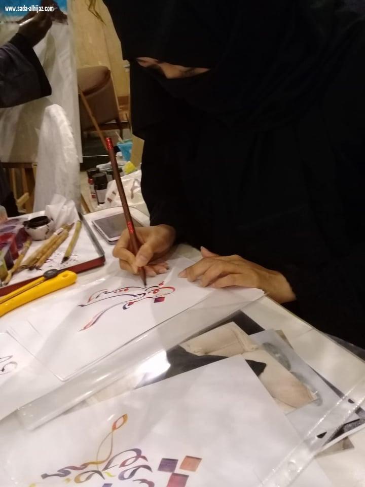 التشكيلية ثناء بنجر والدي ليس فنان لكنه شجعني على ممارسة رسم الخطوط