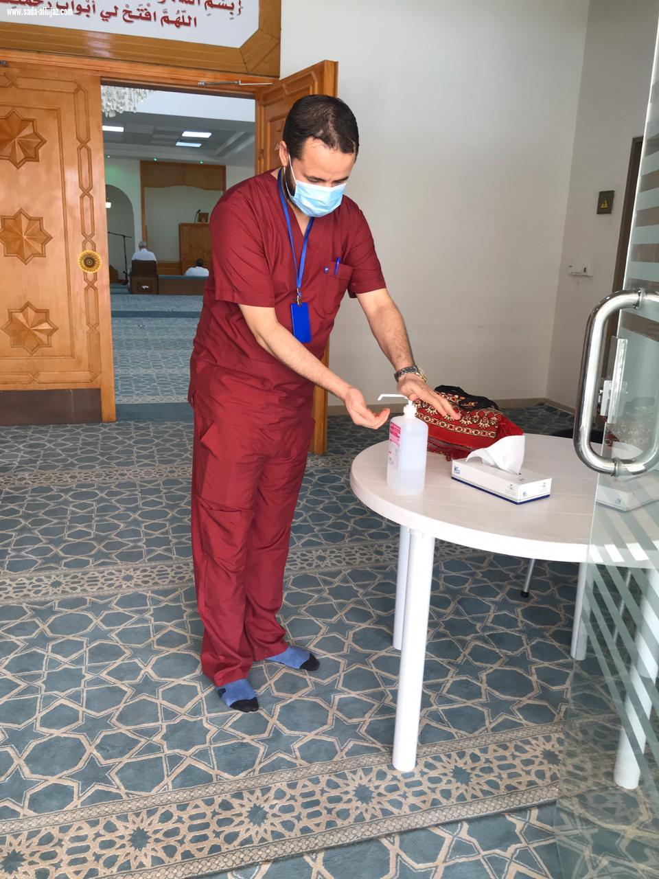 مستشفى الملك عبدالعزيز يطبق التباعد الاجتماعي في الجامع