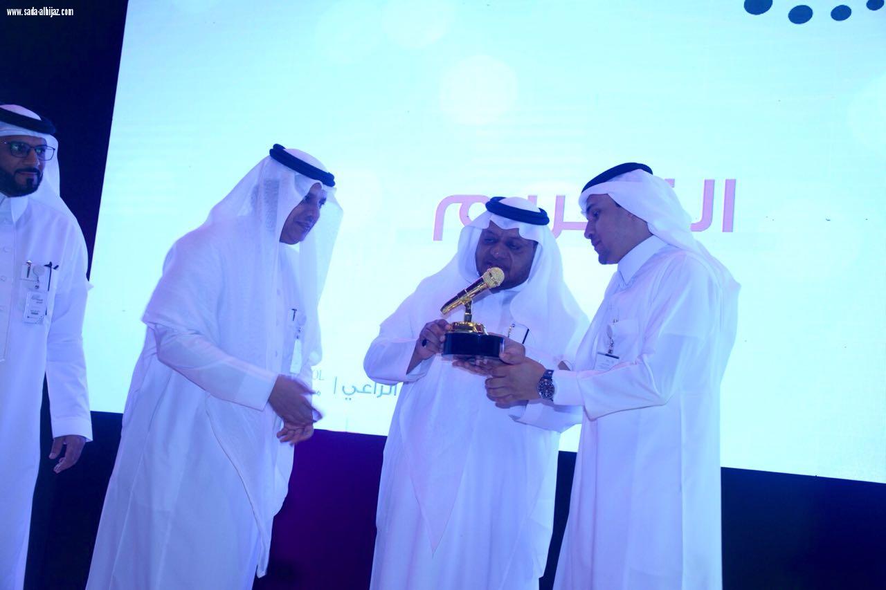مدير تعليم جدة يكرم الأمين العام لشبكة نادي الصحافة السعودي