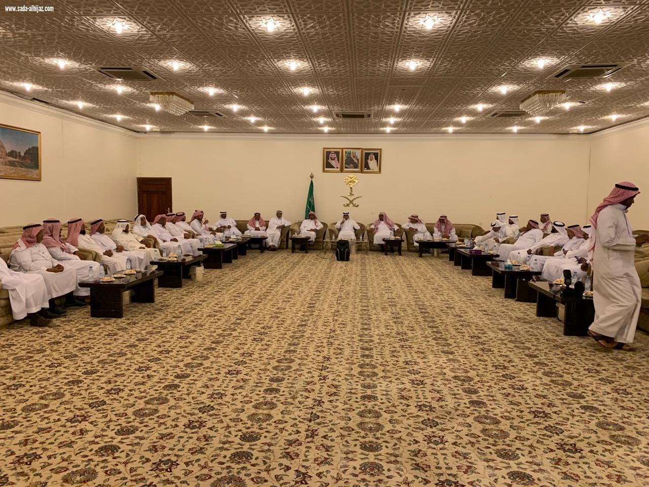 لتفعيل دور المجتمع المحلي والتطوعي محافظ العلا المكلف يستقبل فريق تزاور التطوعي