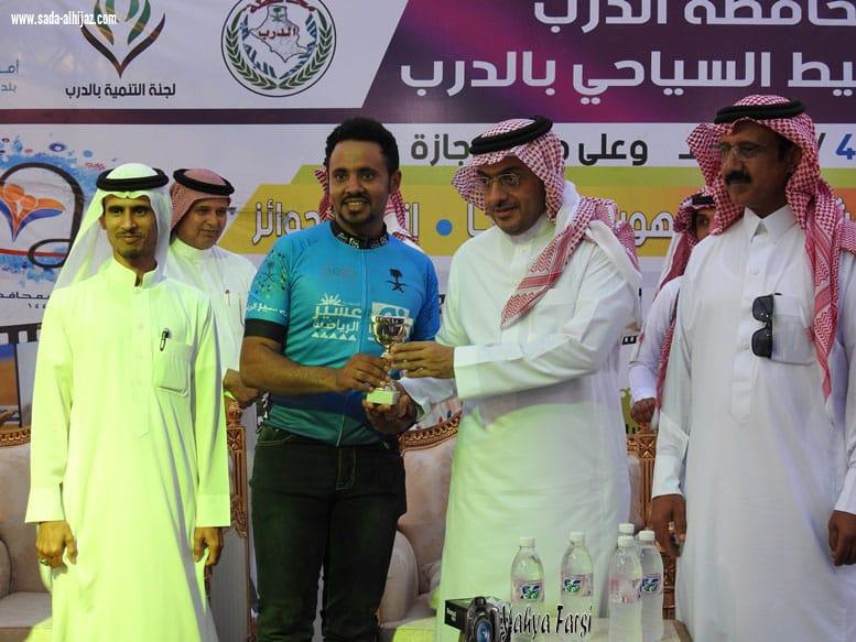 محافظ الدرب الطيار يرعى ختام فعاليات إسبوع الإجازة بسباق الدراجات الهوائية