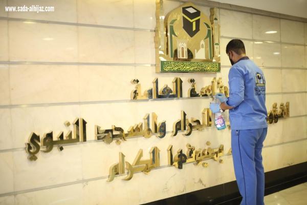 إدارة الوقاية البيئية ومكافحة الأوبئة تكثف عمليات التعقيم لمبنى الرئاسة و مرافقه