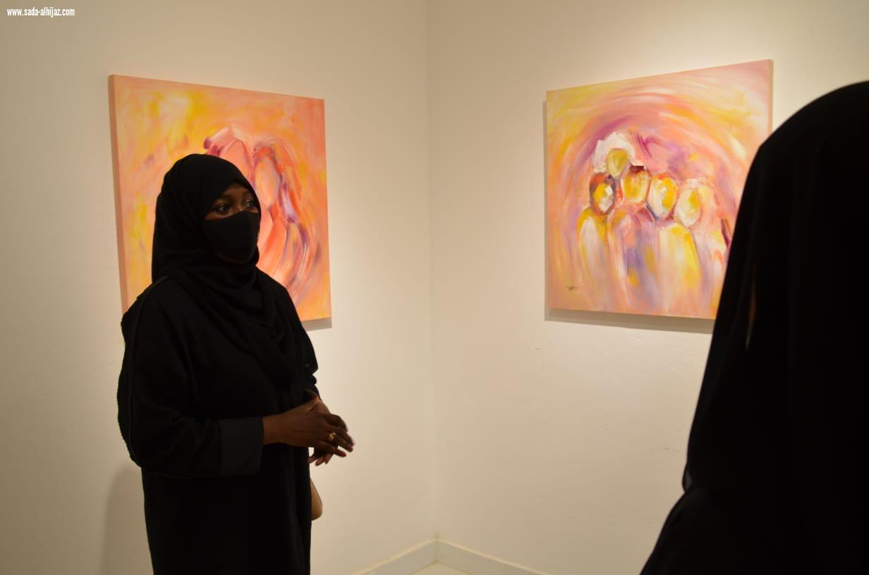 البنفسج في ختام معارضها