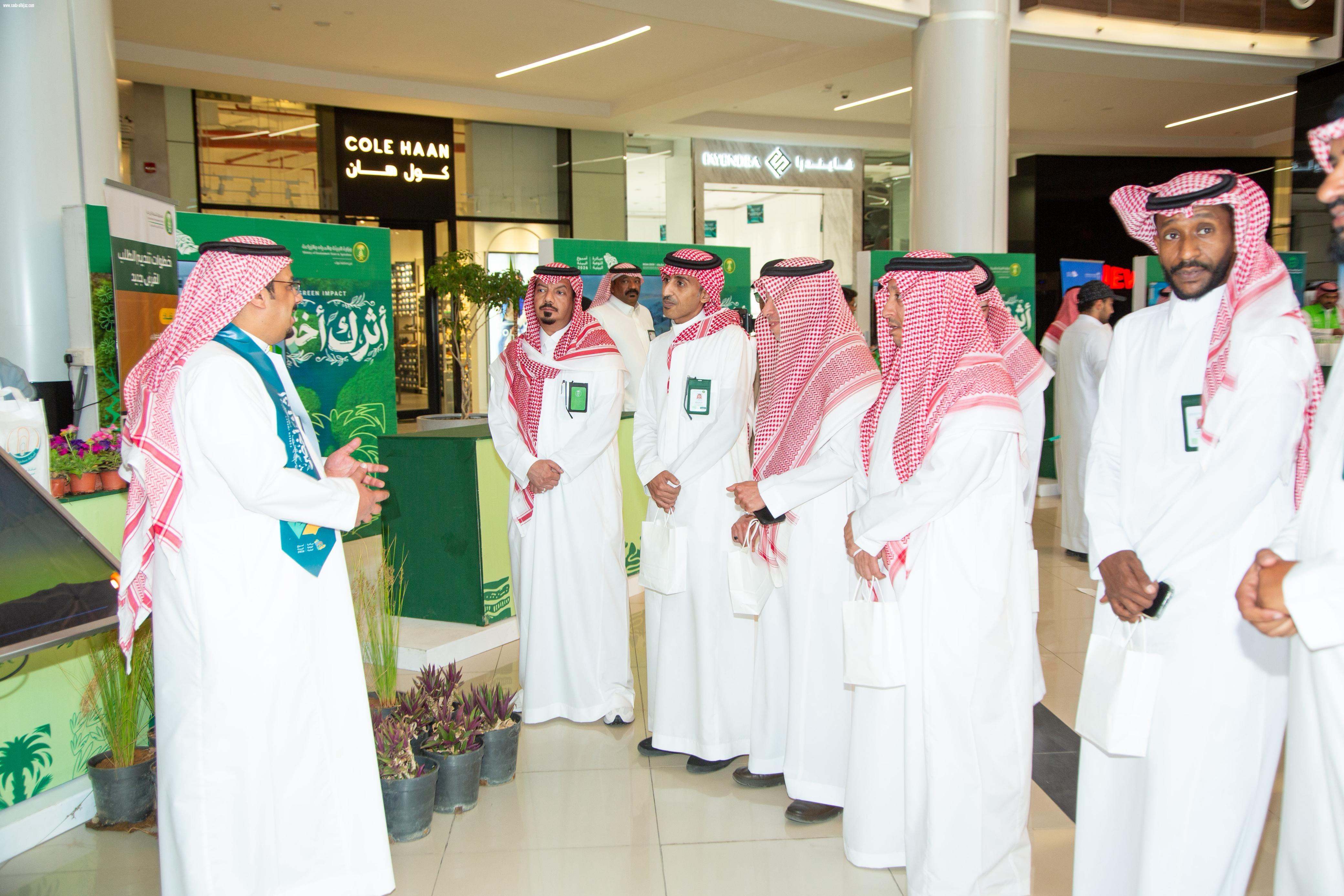 من التشجير إلى النقل صديق البيئة.. أمانة تبوك تعرض إنجازاتها البيئية بالأرقام في معرض أسبوع البيئة