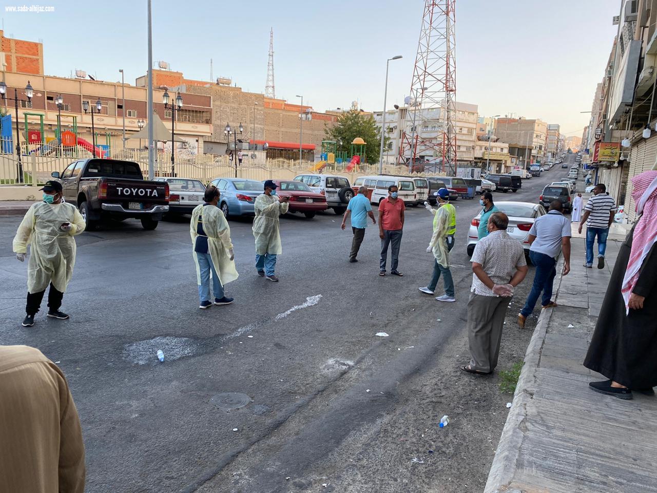 بين أروقة المقيمين وداخل أماكن تواجدهم تنفذ وزارة الصحة فحص بصري ميداني