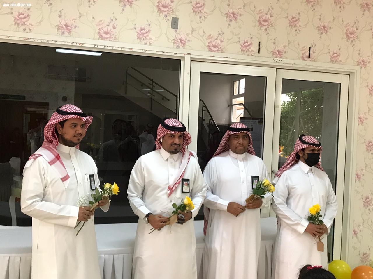 البنك الاهلي التجاري بالتعاون مع جمعية اليقظة النسائية الخيرية يقدمان كسوة العيد للأيتام بالطائف وشكر مقدم من إدارة شبكة نادي الصحافة السعودية للجمعية