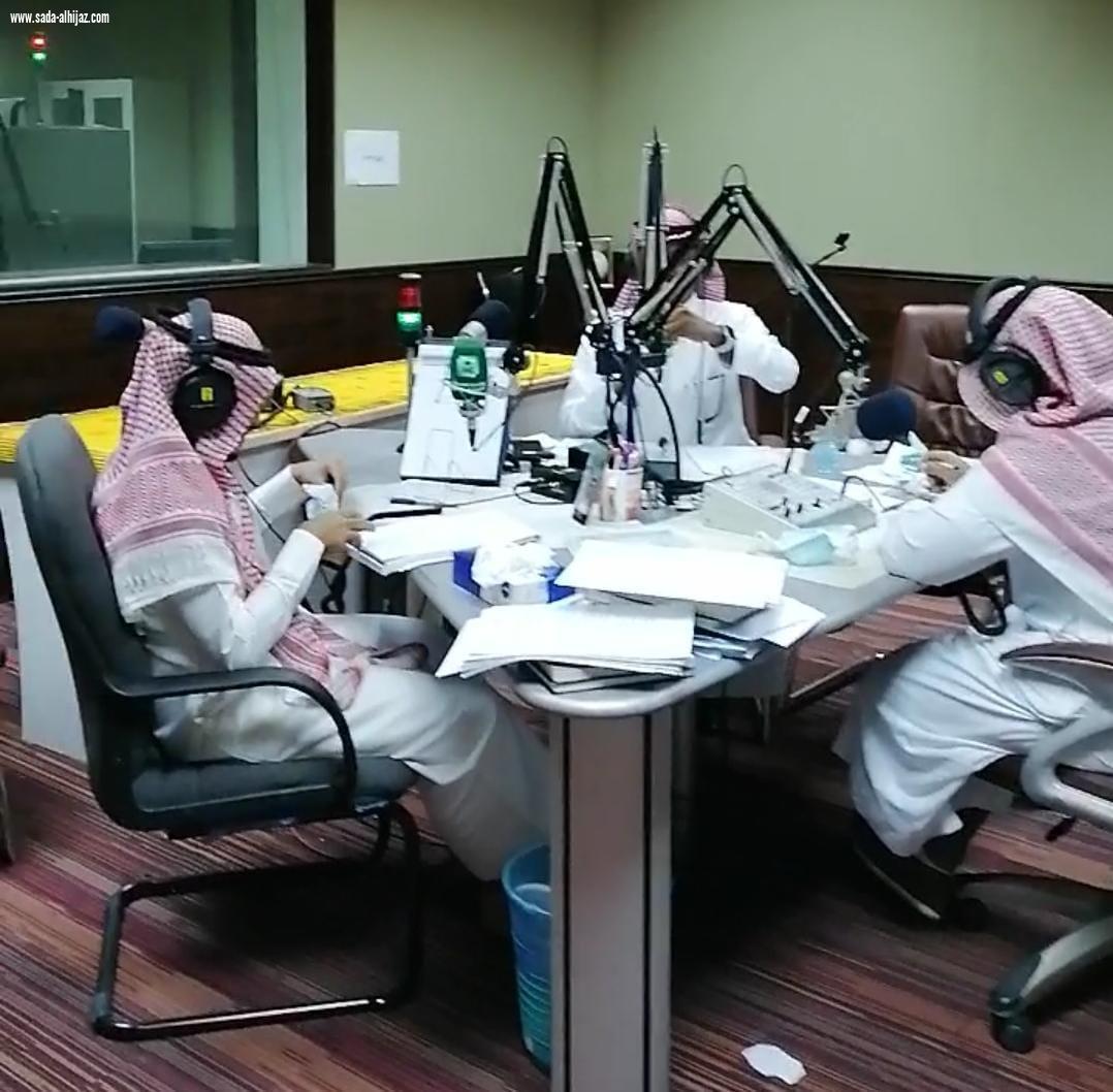 دغريري يدرب طلاب المركز الإعلامي بقسم الصحافة والإعلام. 