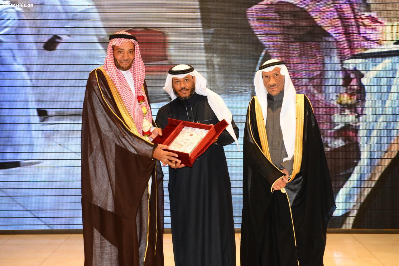 أكثر من 200 طالب يكرمون معلمهم بمحافظة العلا
