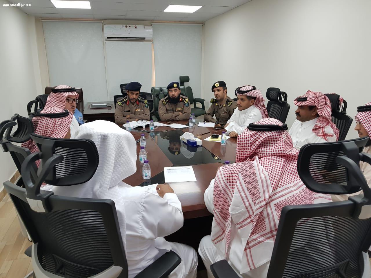 اللجنة الفورية برئاسة مدير الدفاع المدني بمنطقة المدينة المنورة تعقد اجتماع بحضور مندوبي الجهات الحكومية