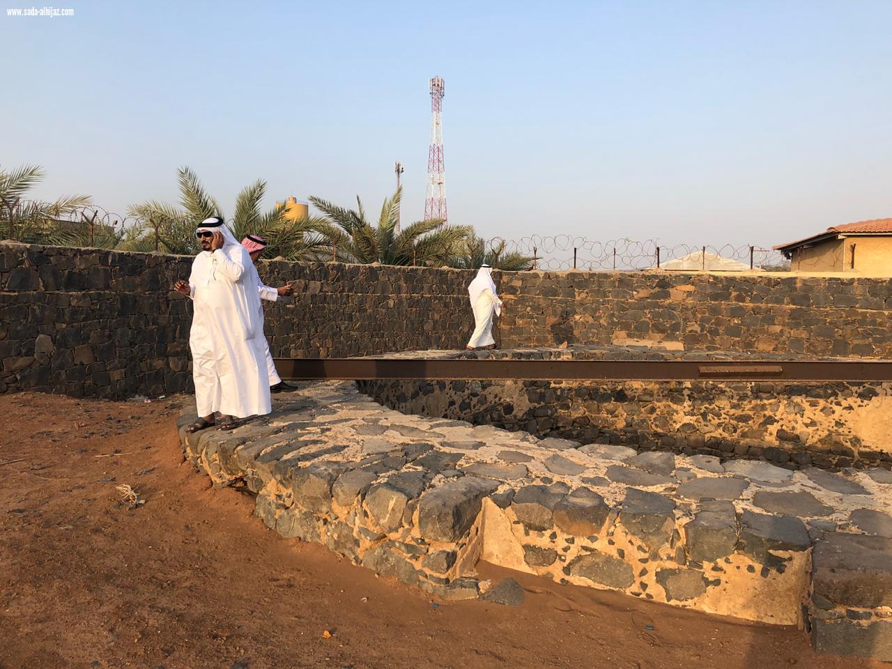 وقفوا على معالمها الاثرية وتعرفوا على مواقعها التاريخية أكثر من ٥٣ مؤرخا من الجمعية التاريخية السعودية يزورون الجموم وعسفان