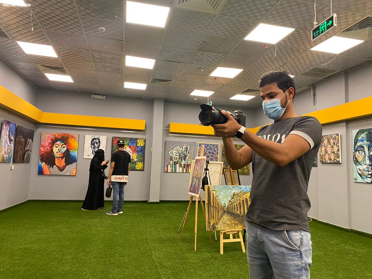 رواق أديبات ومثقفات المدينة المنورة ينظم يوم الخميس الموافق ٢ ذو الحجة من العام ١٤٤١هـ المعرض الفني التشكيلي