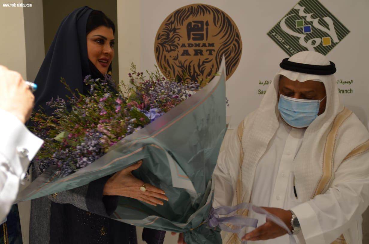 البنفسج في ختام معارضها