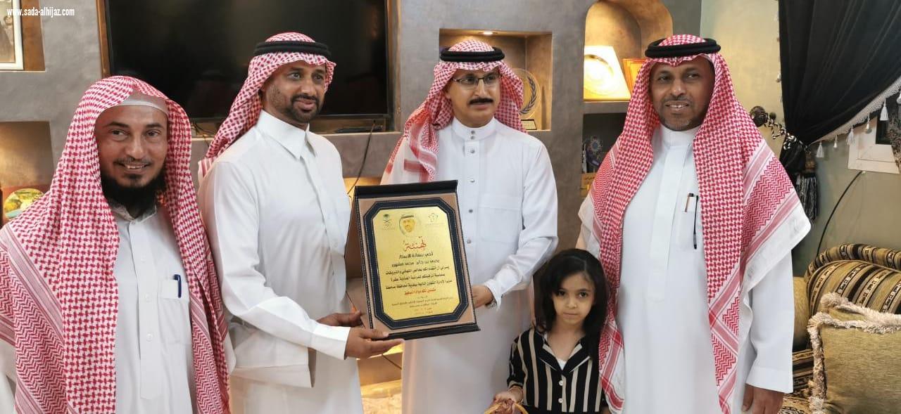 رئيس اللجنة الفرعية للاتحاد العربي السعودي للكاراتيه بالمناطق الجنوبية يكرم المشهور مساعد رئيس بلدية صامطة