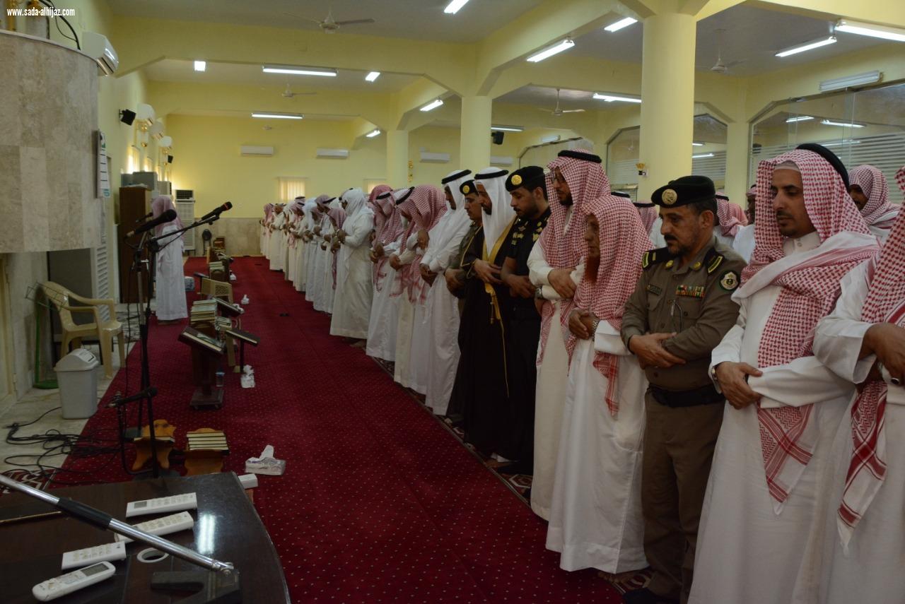 جموع المصلين بمحايل عسير تشيع شهيد الواجب الملازم أول عسيري