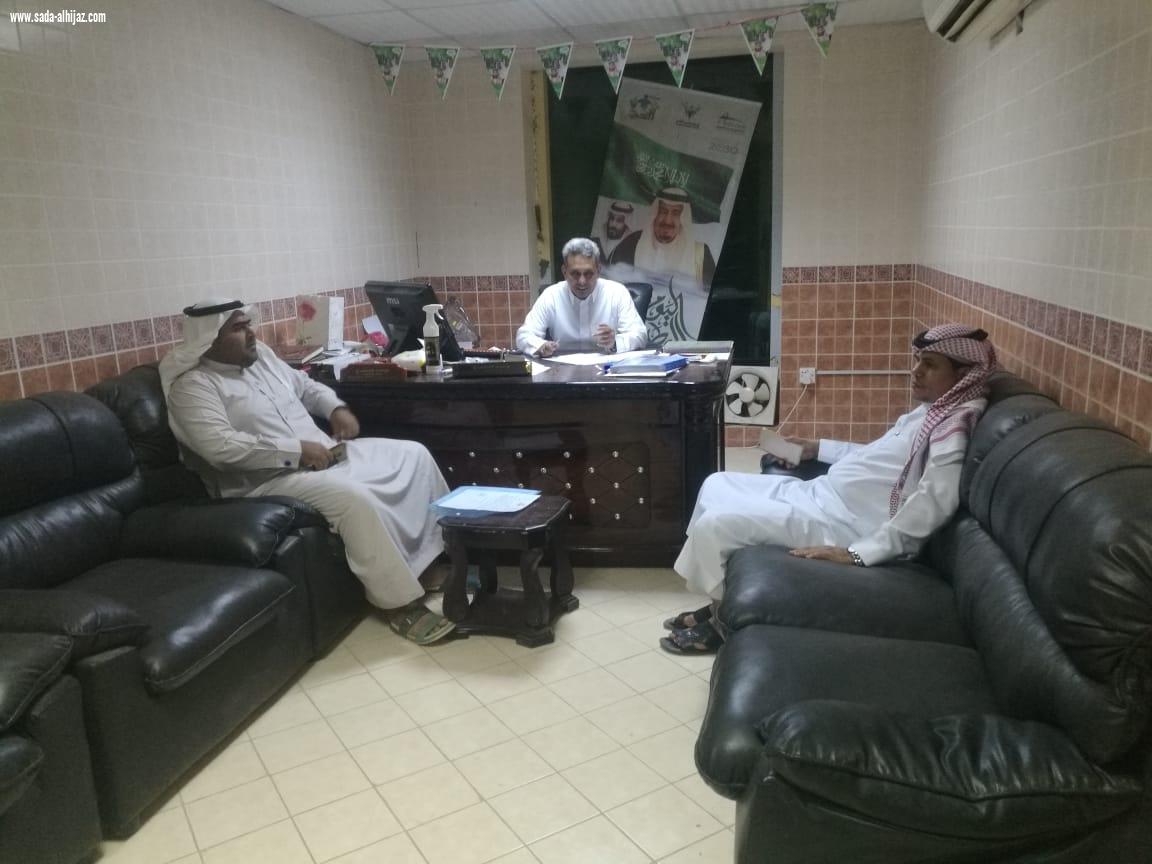 قام مدير مركز النشاط الاجتماعي بالشطيفية الأستاذ حسن كريري بزيارة خاصة لنادي الحي بقرية جحا 