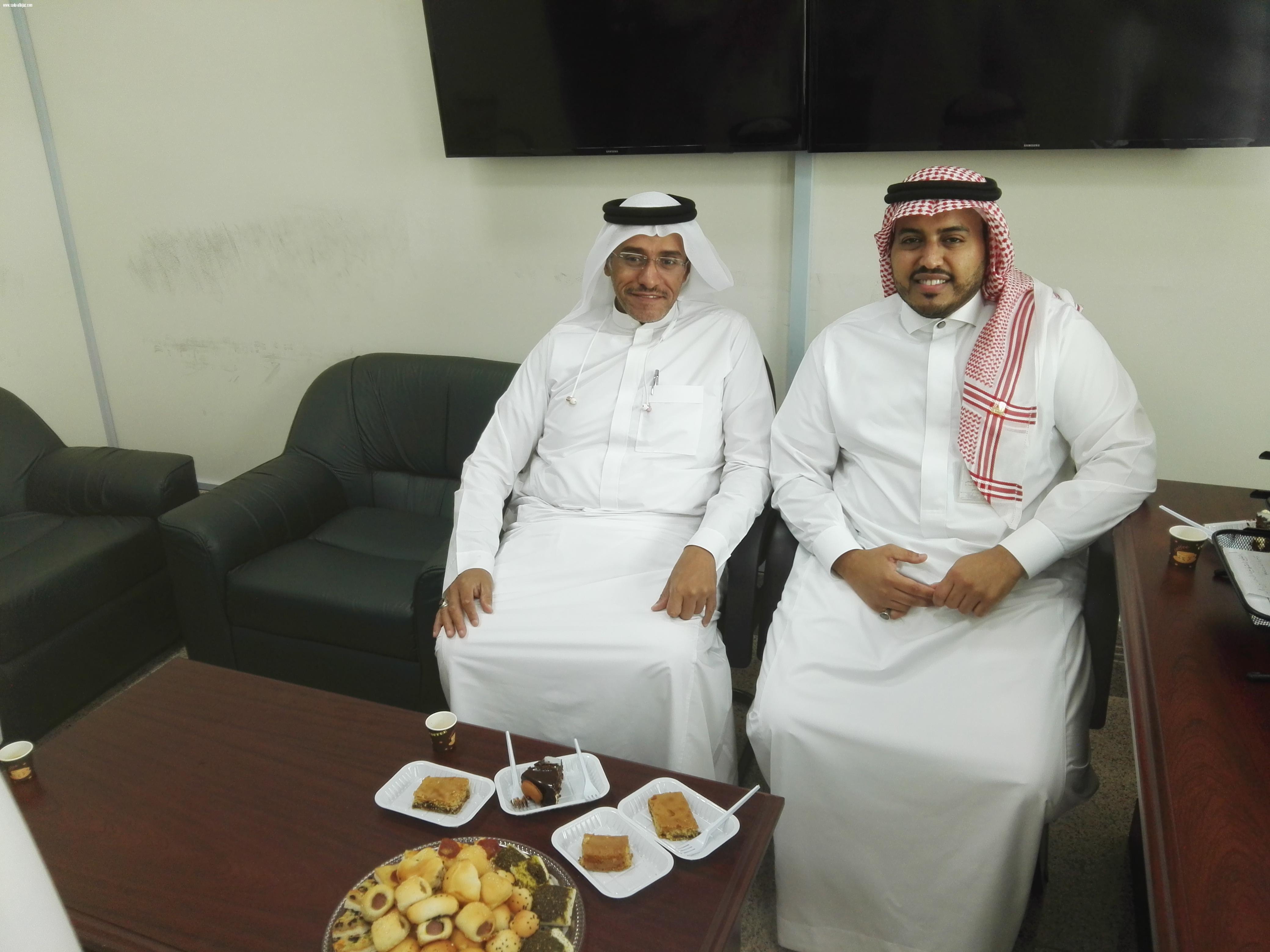 إحتفال موظفوا  قسم صيانة المرافق والخدمات العامه بجامعة جدة بتجديد تكليف م. محمد معدلي مديرا للإدارة