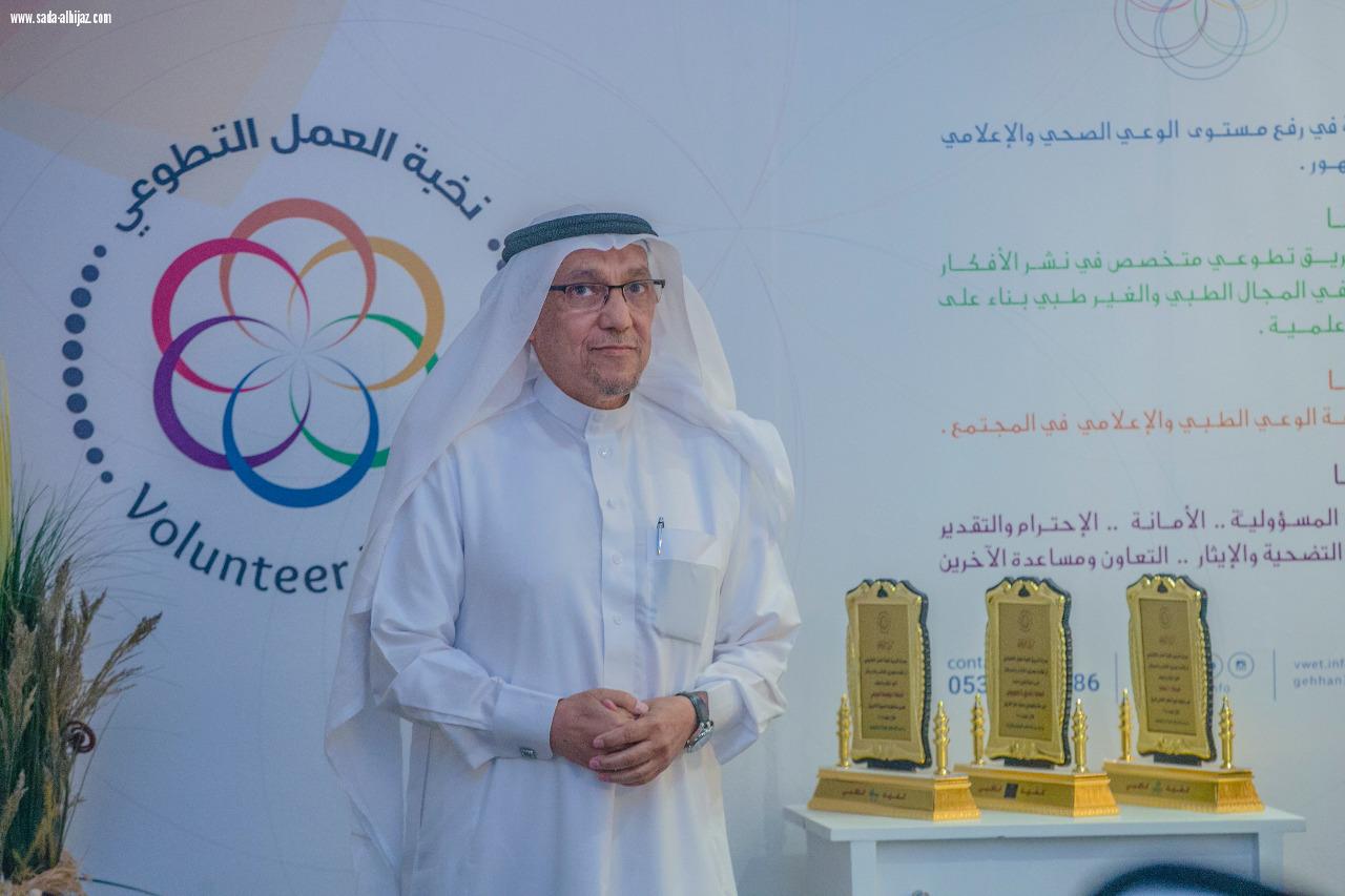(الدكتور هاشم يدشن الحلة الجديدة للنخبة ويشيد بجهودها ) 