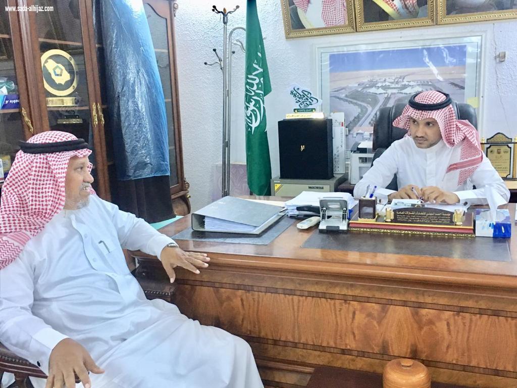 لجنة التنمية الاجتماعية بالطوال تزور محافظ الطوال المكلف لتكريم الاعلاميين الذين ابرزوا دور اللجنة