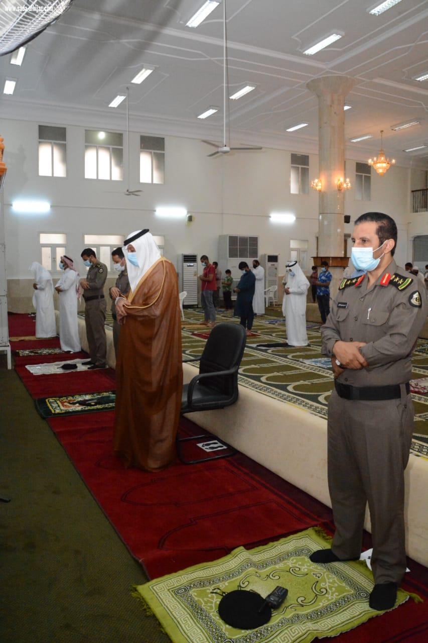 رفع التهنئة للقيادة بمناسبة شفاء خادم الحرمين الشريفين وخروجه من المستشفى وسط إجراءات احتزازية.. محافظ صامطة يؤدي صلاة عيد الأضحى بجامع العليا