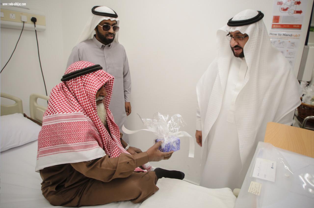 بمناسبة اليوم العالمي للسرطان 2019 : معالي رئيس المجلس الاستشاري للجمعية الخيرية لرعاية مرضى السرطان بالمدينة المنورة (أحياها) يزور المرضى المنومين في مستشفى الملك فهد