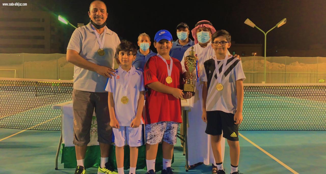 تاهل 32 لاعب و 6  فرق للمشاركة  ببطولة براعم تنس المميزين بالطائف