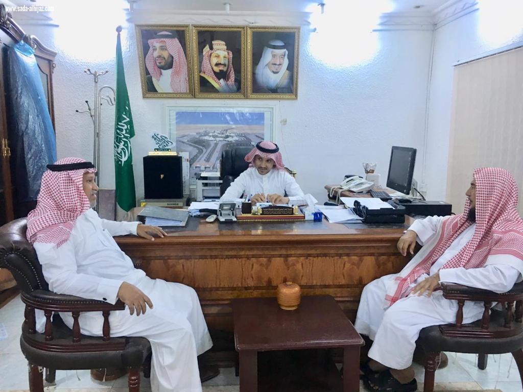لجنة التنمية الاجتماعية بالطوال تزور محافظ الطوال المكلف لتكريم الاعلاميين الذين ابرزوا دور اللجنة