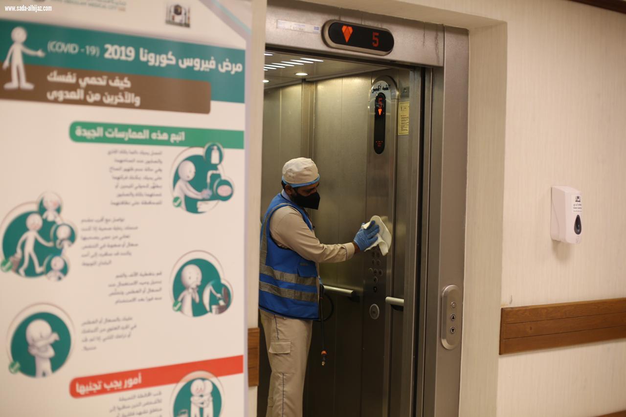 إدارة الوقاية البيئية ومكافحة الأوبئة تكثف عمليات التعقيم لمبنى الرئاسة و مرافقه