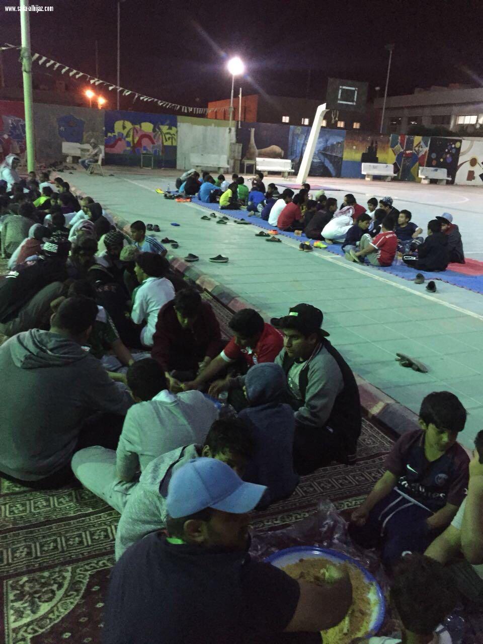 اختتام البرنامج النوعي ملتقى القدوة بنادي الحي بمدرسة هوازن الثانوية بالطائف 