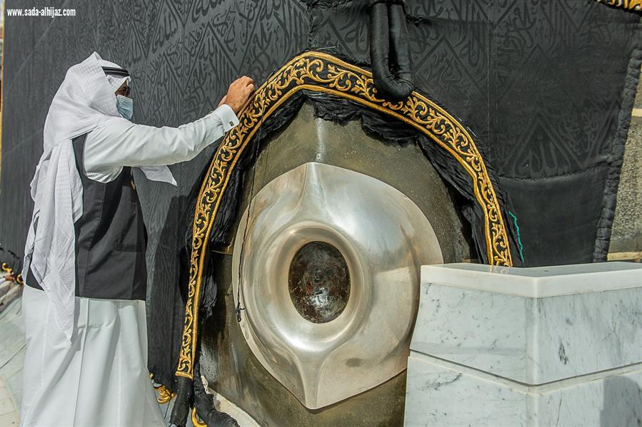بدء أعمال صيانة كسوة الكعبة المشرفة استعدادًا لشهر رمضان
