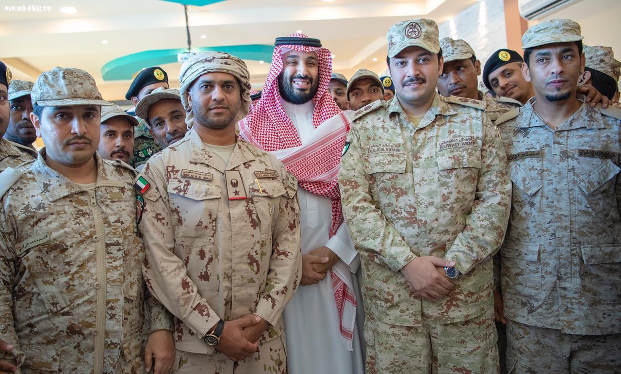 سمو ولي العهد يقوم بزيارة معايدة للمنطقة الجنوبية وينقل لضباط وأفراد المنطقة تحيات وتقدير خادم الحرمين الشريفين وتهانيه لهم بحلول عيد الفطر المبارك
