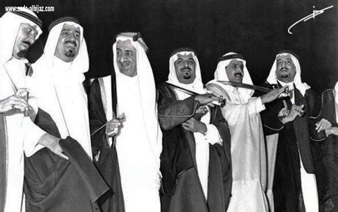 بين التراث والفن  ( العرضة السعودية ) 