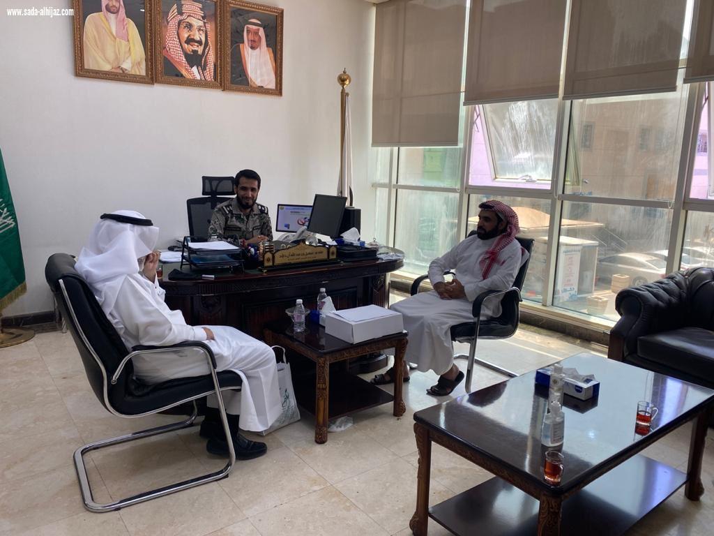 تسلم درع تراحم ووسام التميز لسعادة مدير سجن الباحة المقدم سهيل عبدالله  نائب رئيس لجنة رعاية السجناء بمنطقة الباحة الأستاذ فهد غرسان  