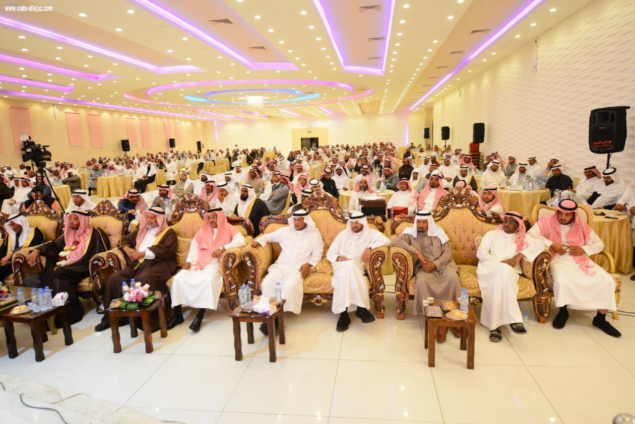 أكثر من 200 طالب يكرمون معلمهم بمحافظة العلا