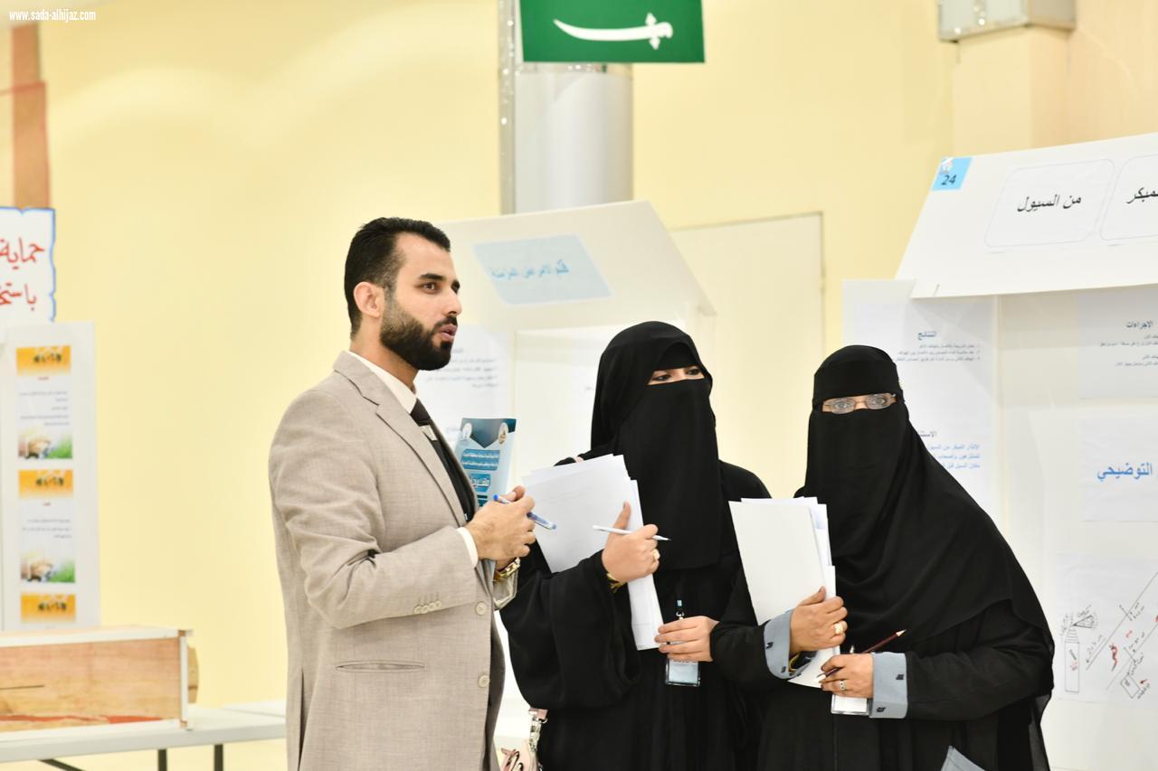 مدير تعليم محايل ووفد من الموهوبين في زيارة لمهرجان التميز والإبداع بالمجاردة